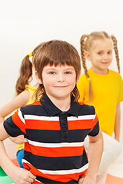 3 starke und selbstbewusste Kinder nach einem Selbstbehauptungstraining